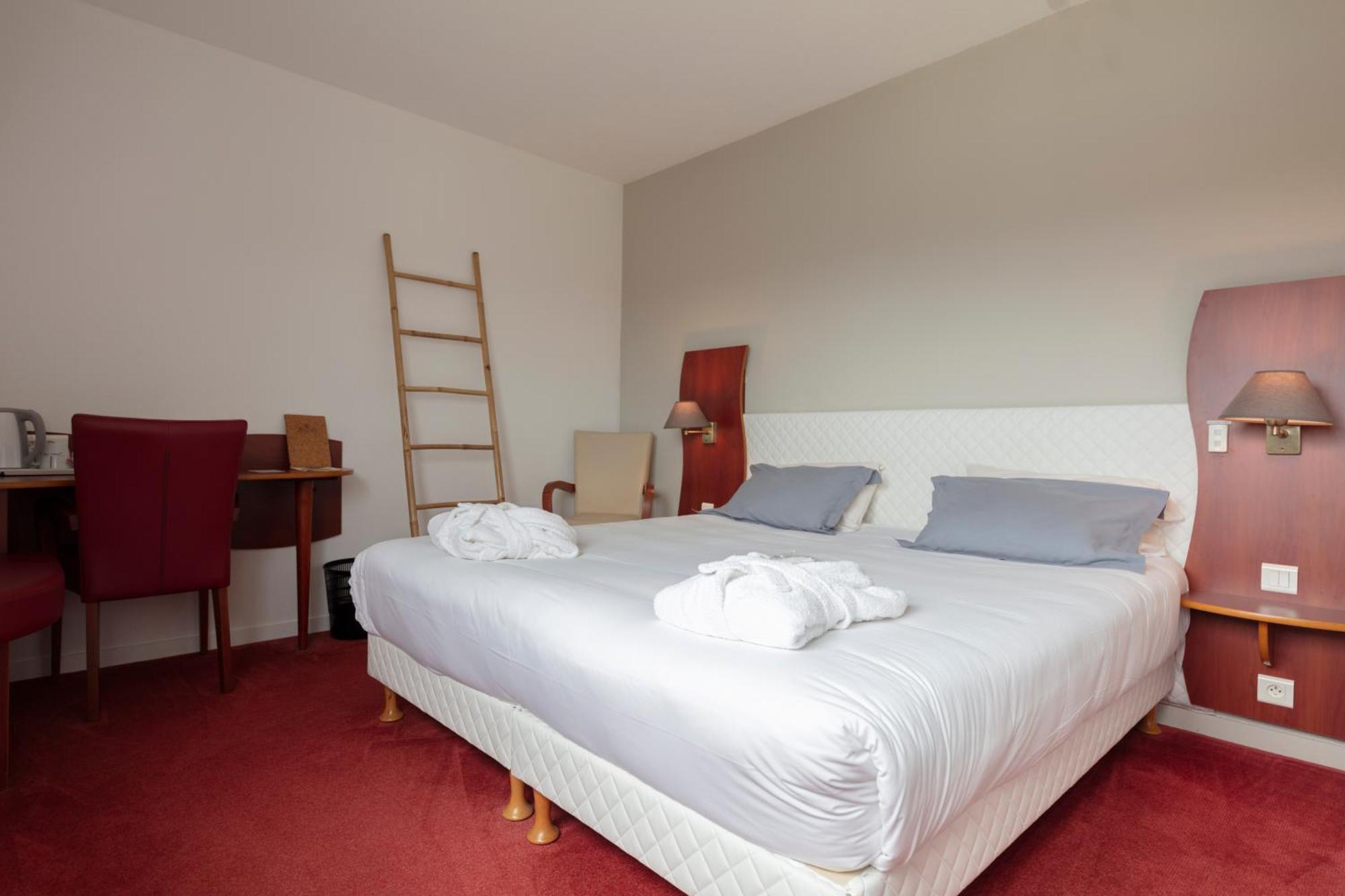 Artemis Hotel & Spa Bistro Coquet Brioude Room photo