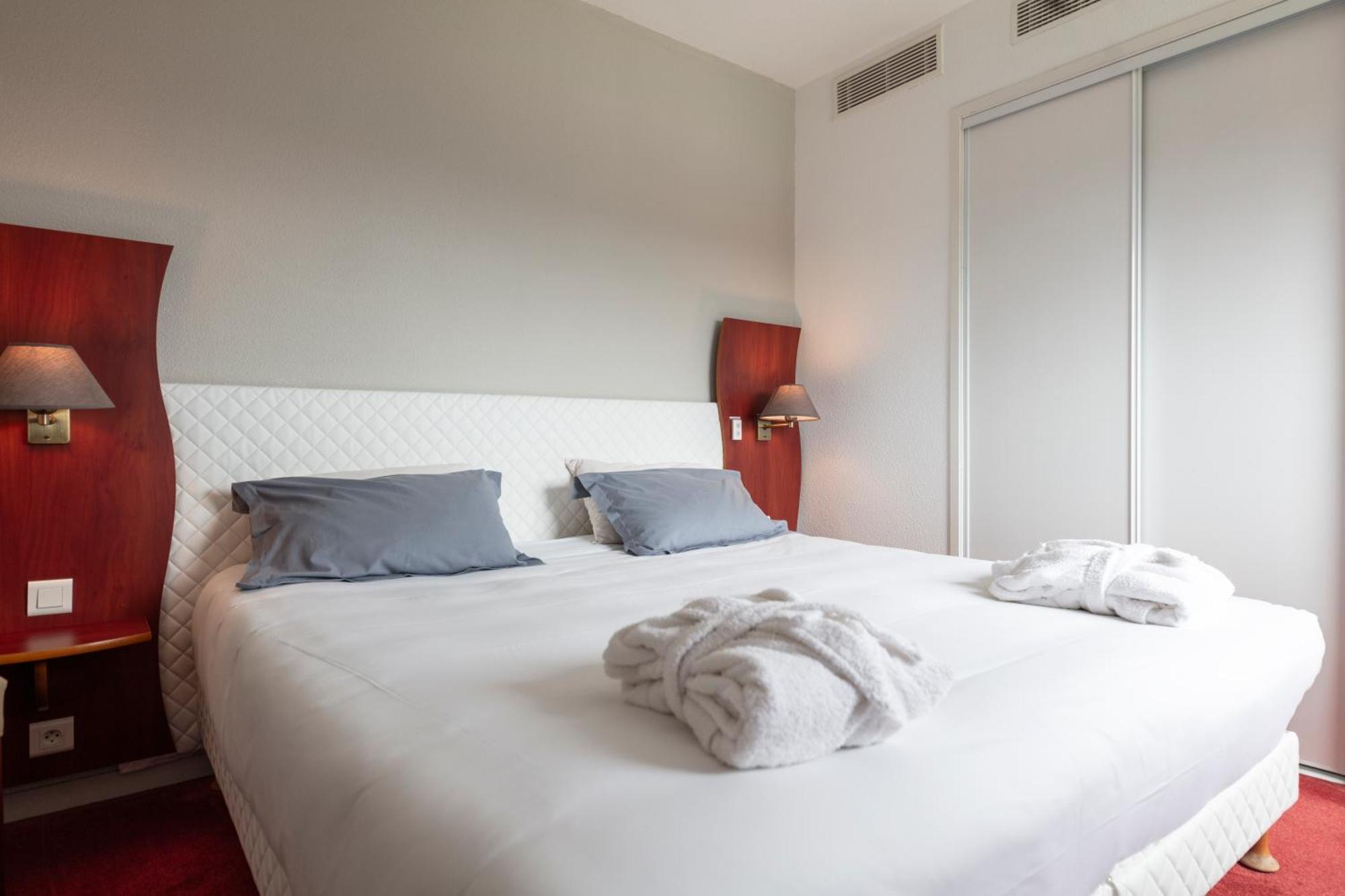Artemis Hotel & Spa Bistro Coquet Brioude Room photo